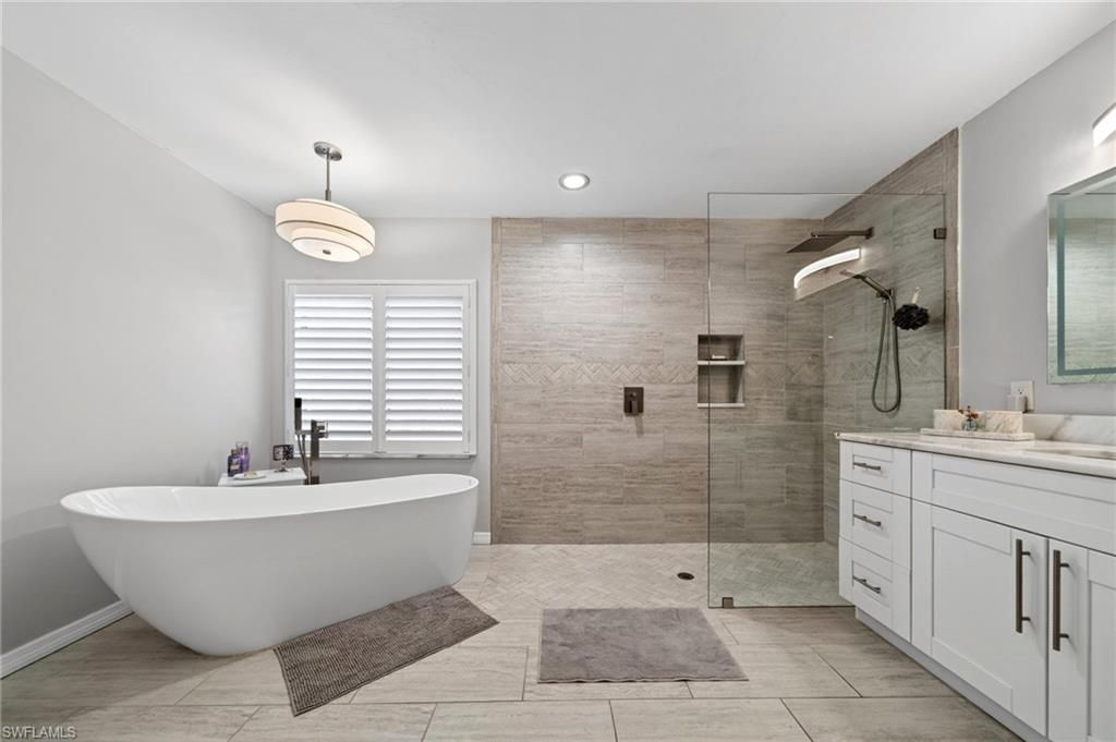 2370 Pine Woods Cir , Unit 35, Naples, FL 34105 Photo