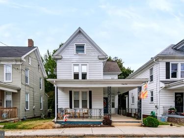 41 E MAPLE STREET, DALLASTOWN, PA 17313