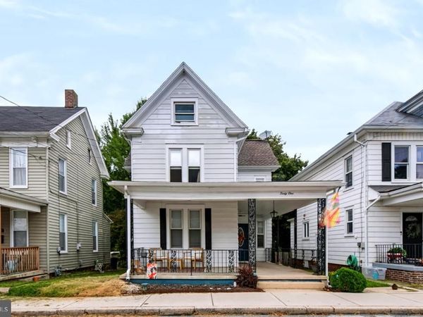 41 E MAPLE STREET, DALLASTOWN, PA 17313