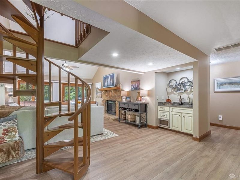 4093 Wagner Road, Sugarcreek Township, OH 45440 Photo 8