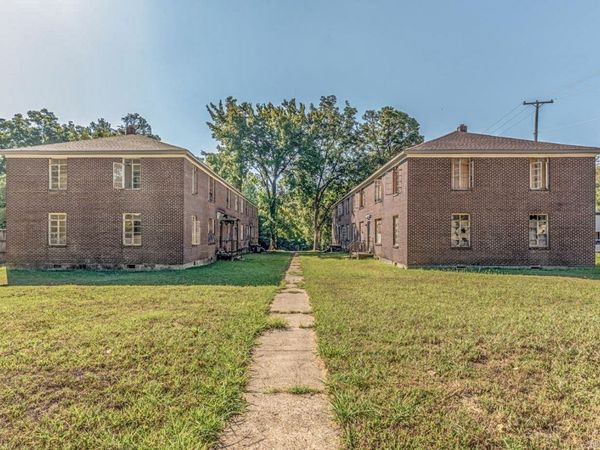 1304 E Broadway Street , Forrest City, AR 72335