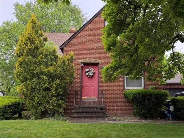 5916 Pearl Road, Parma Heights, OH 44130