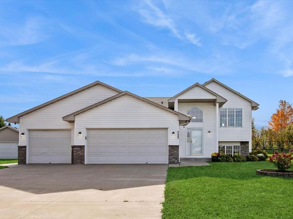 733 O'Brien Parkway, Belle Plaine, MN 56011