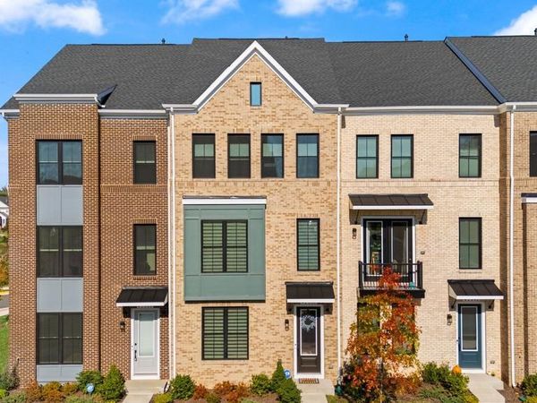 42088 PICASSO SQUARE, BRAMBLETON, VA 20148
