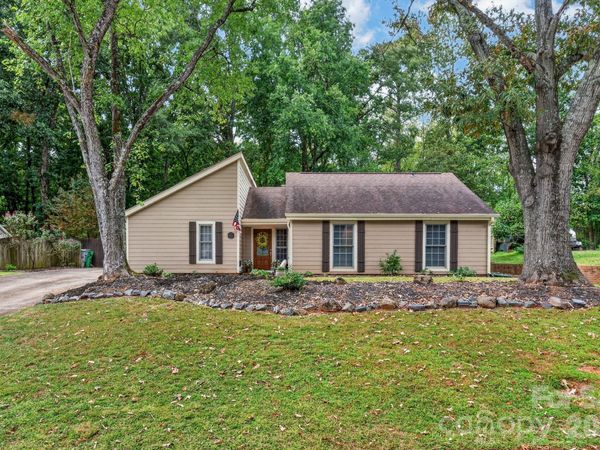 4506 Woods End Lane, Charlotte, NC 28277