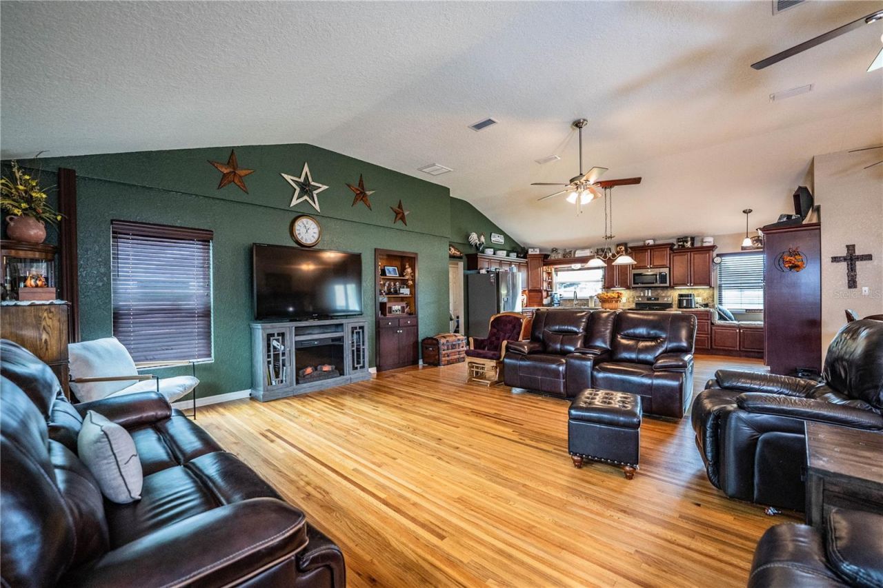 1633 Cherry Lane, Lakeland, FL 33811 Photo