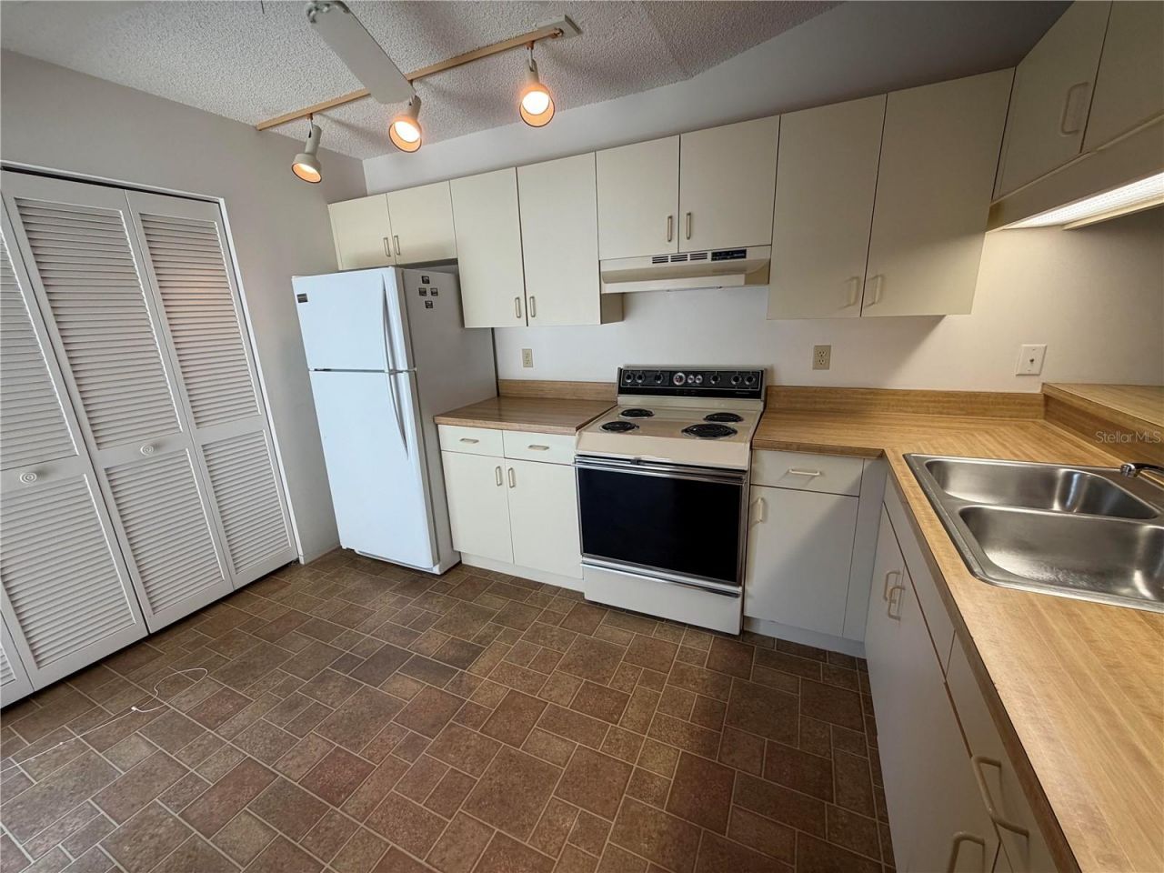 2904 Oak Lane , Bradenton, FL 34209 Photo
