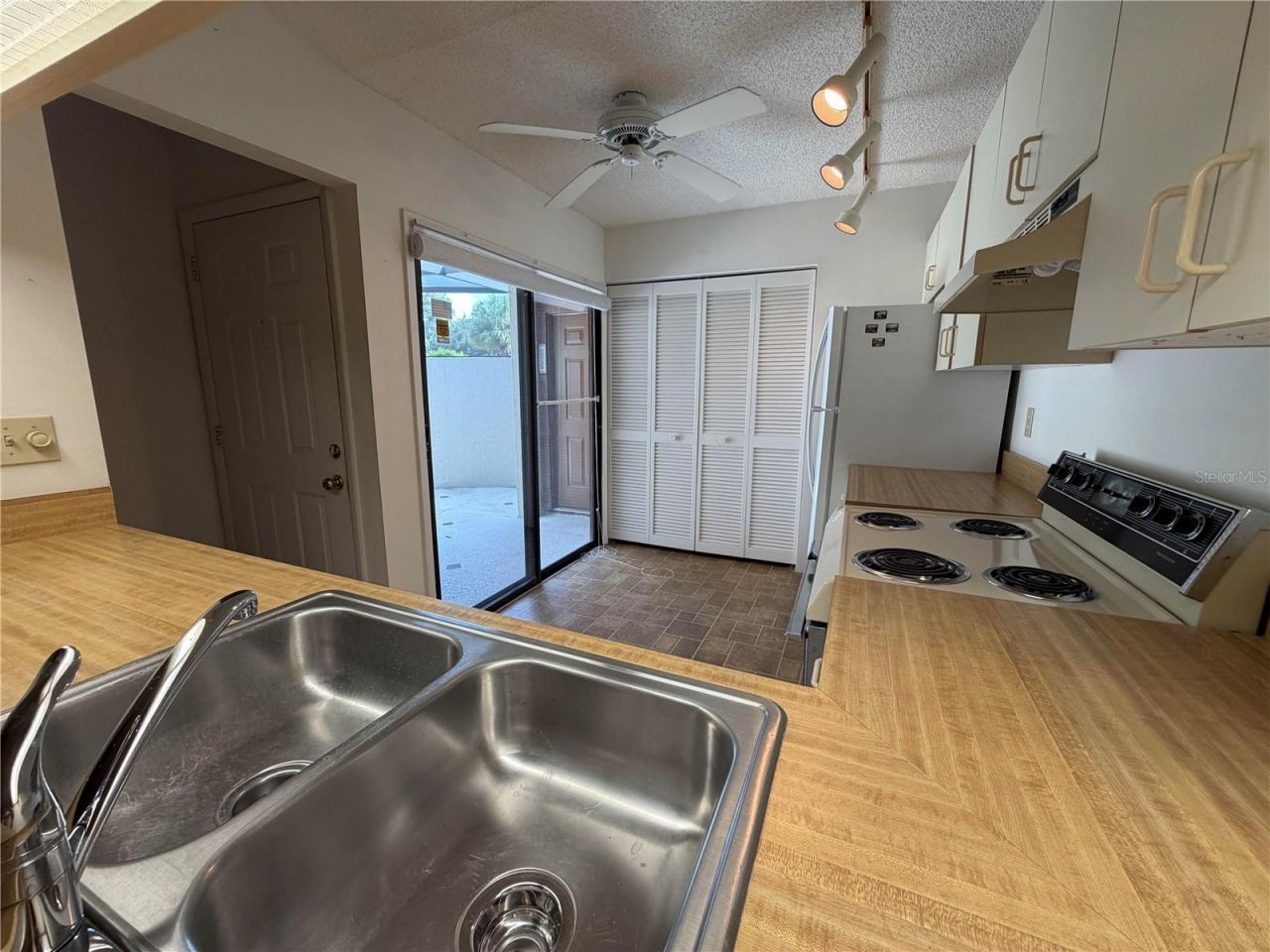 2904 Oak Lane , Bradenton, FL 34209 Photo