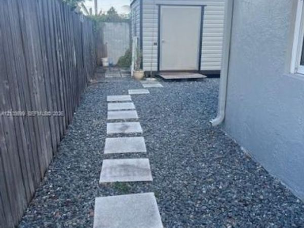 0000 SW 56 , Unit B, Davie, FL 33314