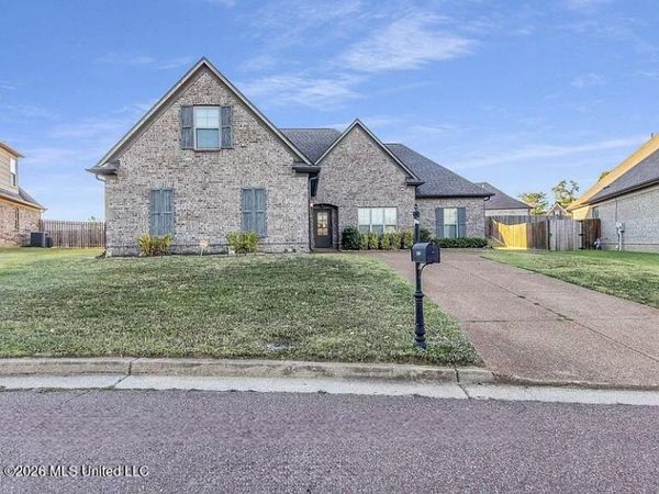2568 Summer Knoll Drive, Southaven, MS 38672