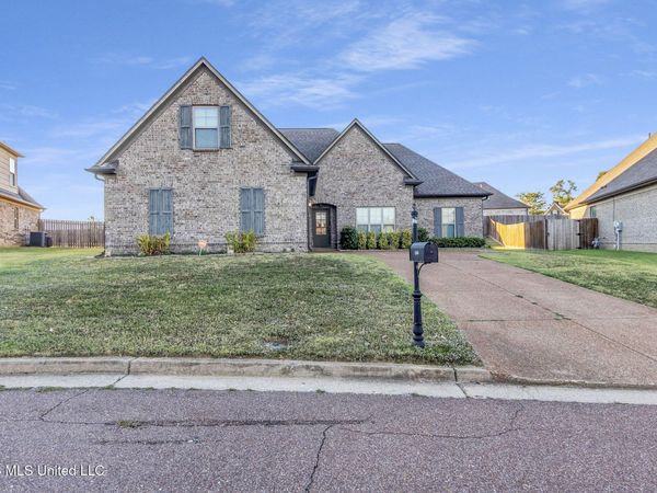 2568 Summer Knoll Drive, Southaven, MS 38672