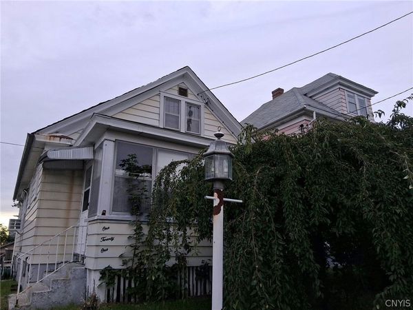 121 Briggs Street , Syracuse, NY 13208