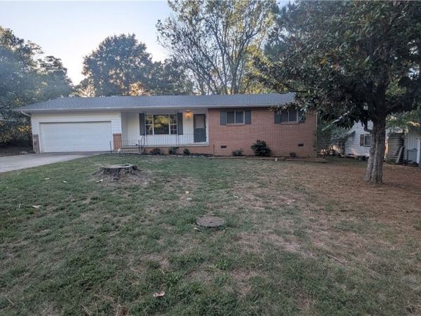 1351 N Stephens Avenue , Fayetteville, AR 72703