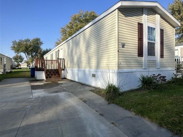 1922 SW Eastern Drive, Cedar Rapids, IA 52404