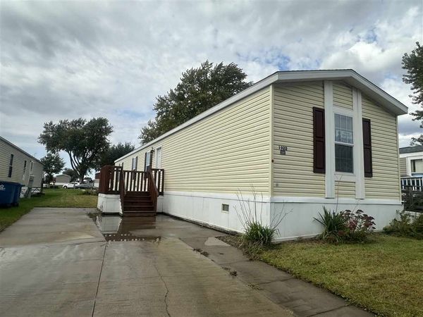1922 SW Eastern Drive, Cedar Rapids, IA 52404
