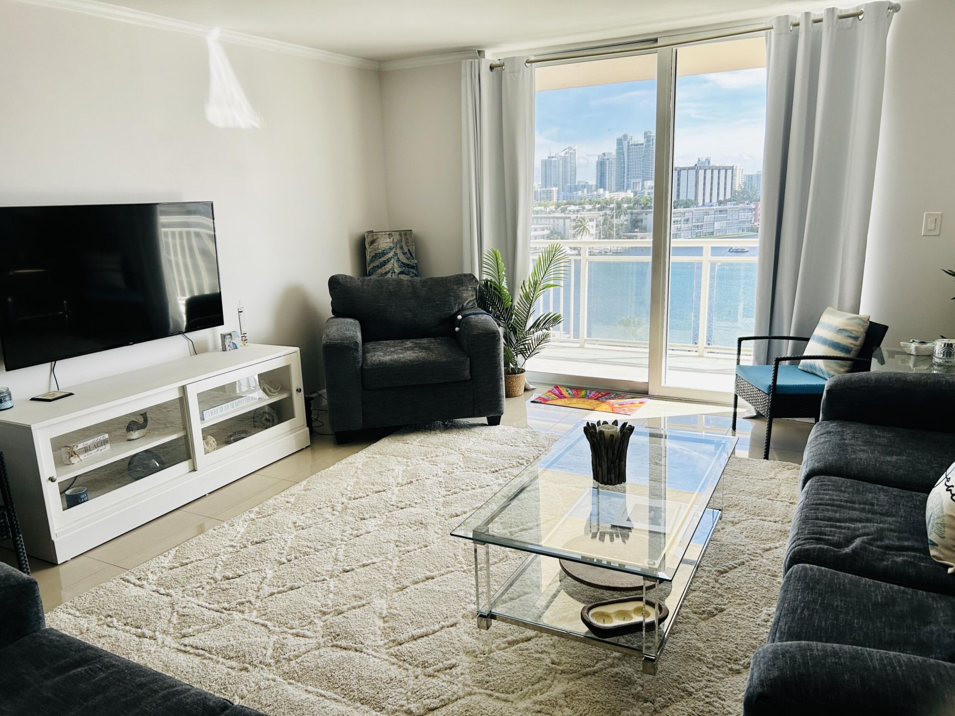 437 Golden Isles Drive, Unit 7G, Hallandale Beach, FL 33009 Photo