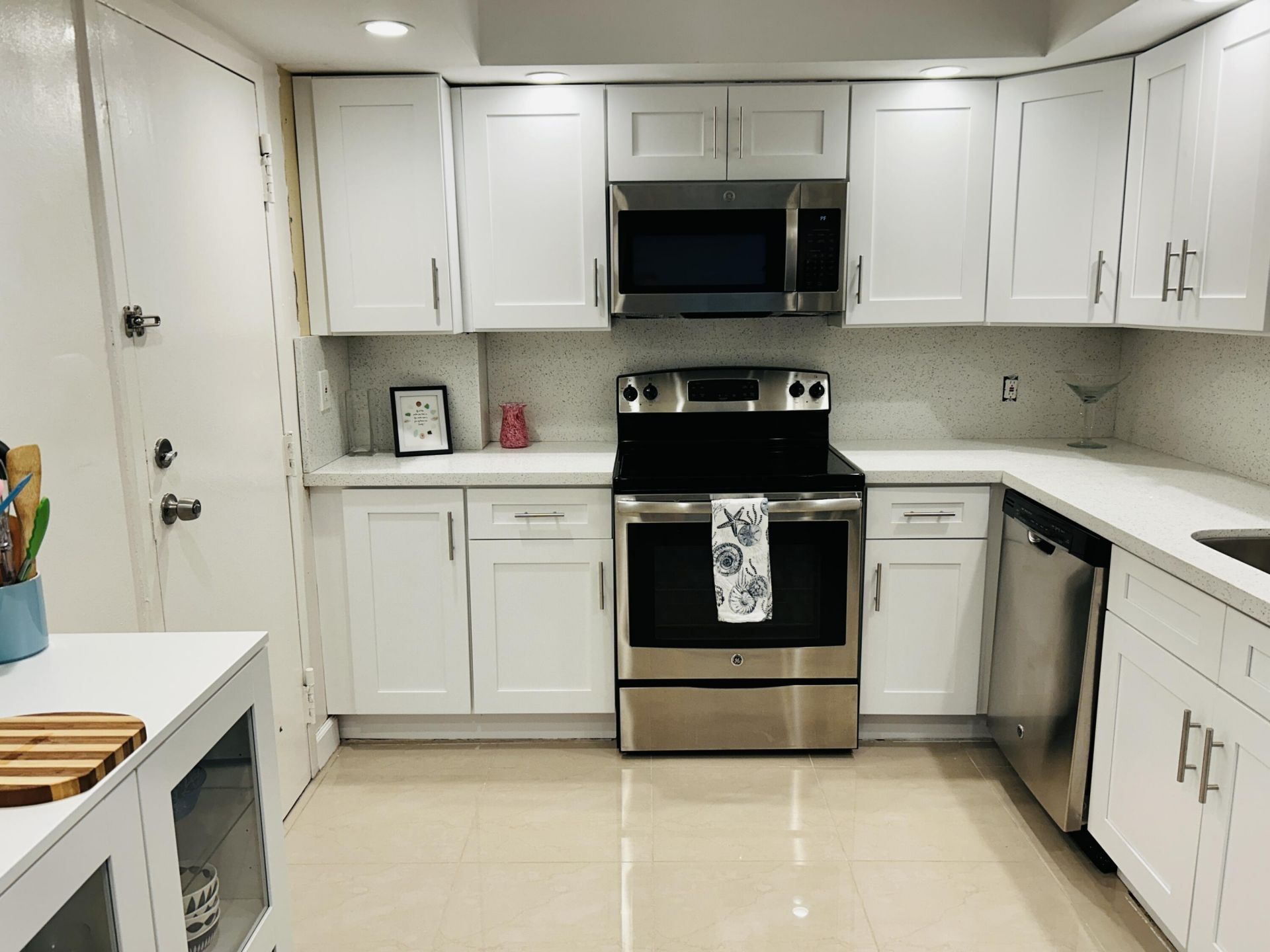 437 Golden Isles Drive, Unit 7G, Hallandale Beach, FL 33009 Photo