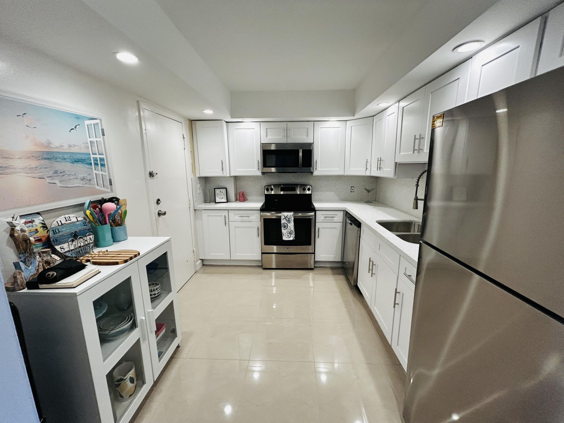 437 Golden Isles Drive, Unit 7G, Hallandale Beach, FL 33009 Photo