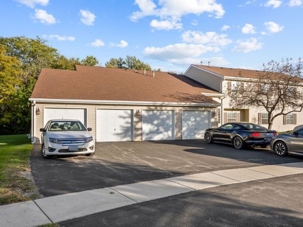 126 Gant Circle , Unit B, Streamwood, IL 60107