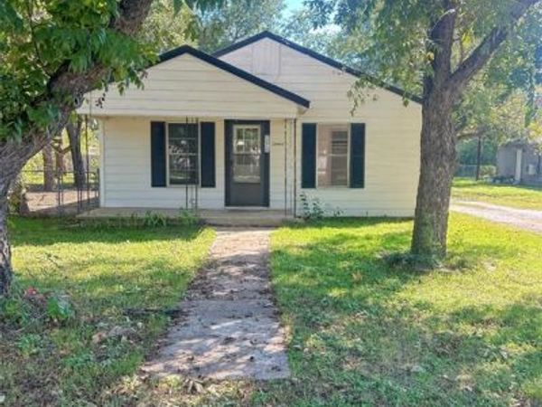 304 N Neches Street, Whitney, TX 76692