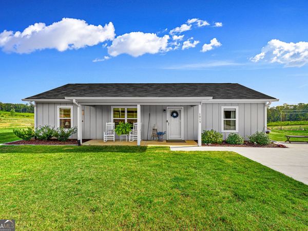 1019 W Hendricks St, Bowman, GA 30624