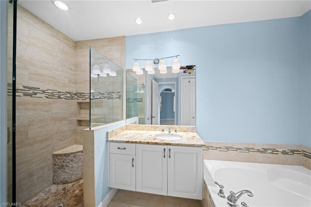 1405 Mariposa Cir , Unit 11202, Naples, FL 34105 Photo