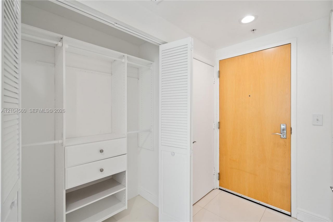 253 NE 2nd St , Unit 424, Miami, FL 33132 Photo