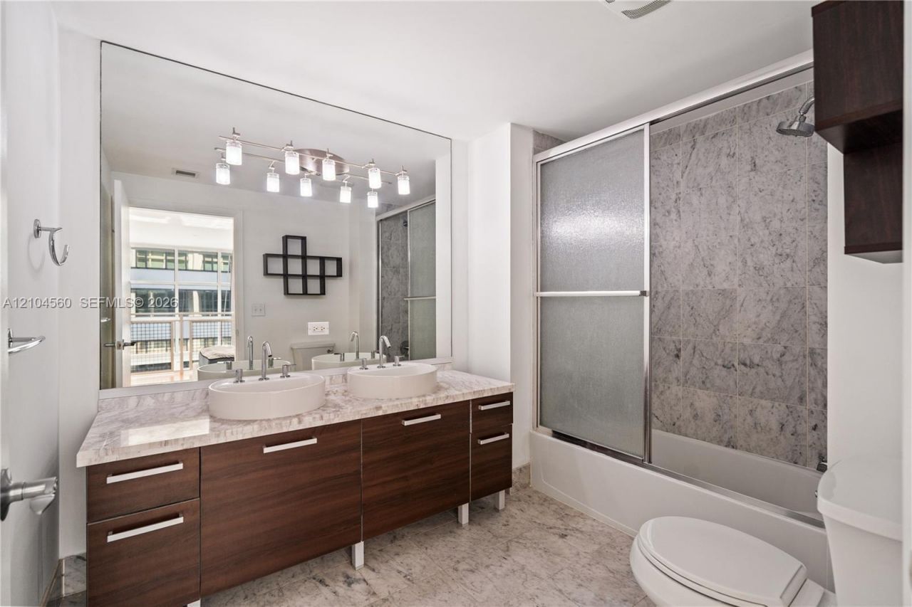 253 NE 2nd St , Unit 424, Miami, FL 33132 Photo