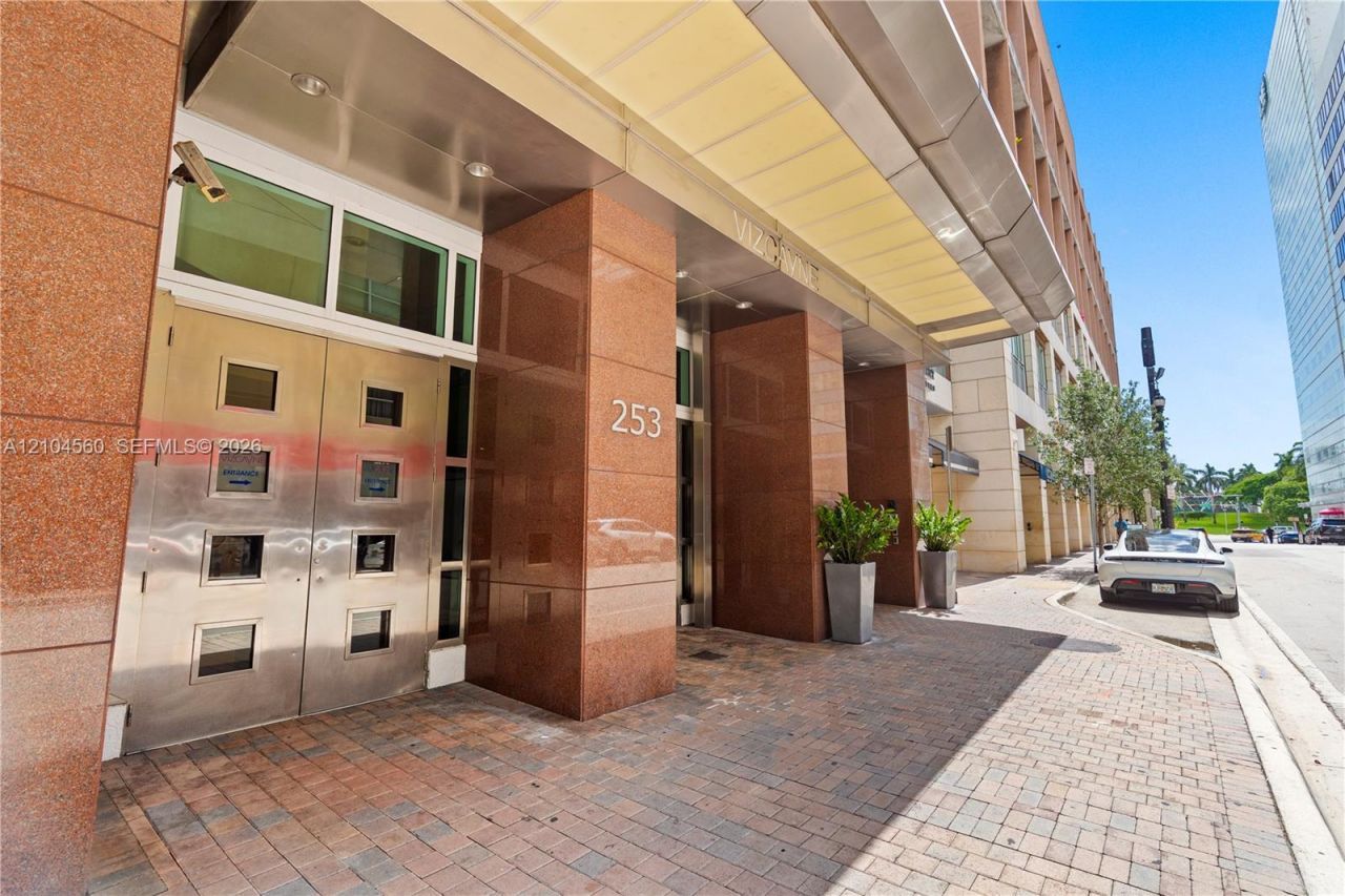 253 NE 2nd St , Unit 424, Miami, FL 33132 Photo