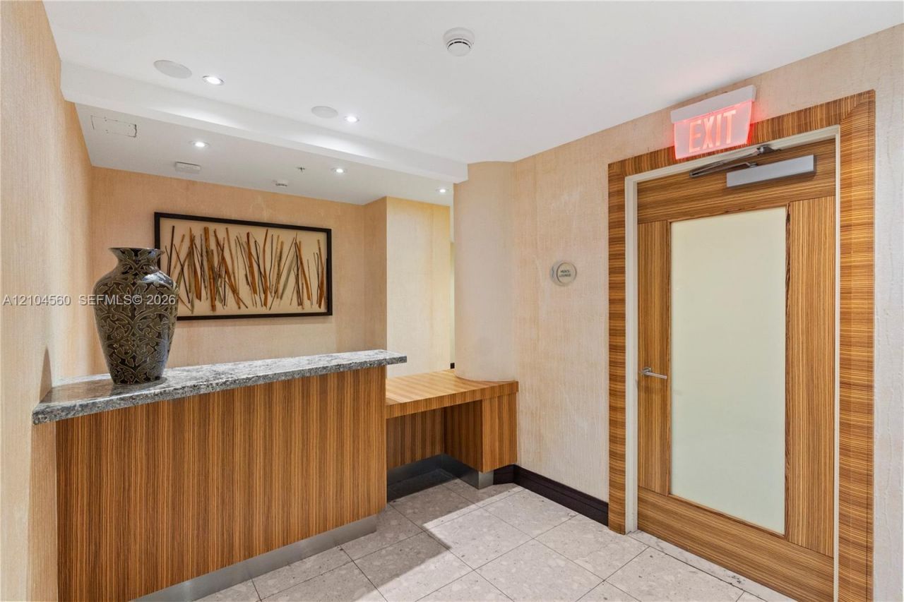 253 NE 2nd St , Unit 424, Miami, FL 33132 Photo