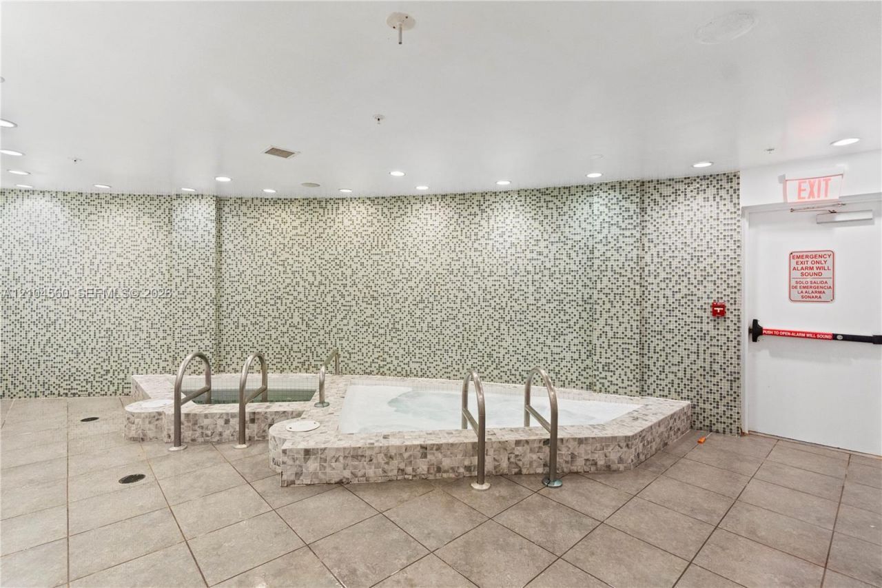 253 NE 2nd St , Unit 424, Miami, FL 33132 Photo