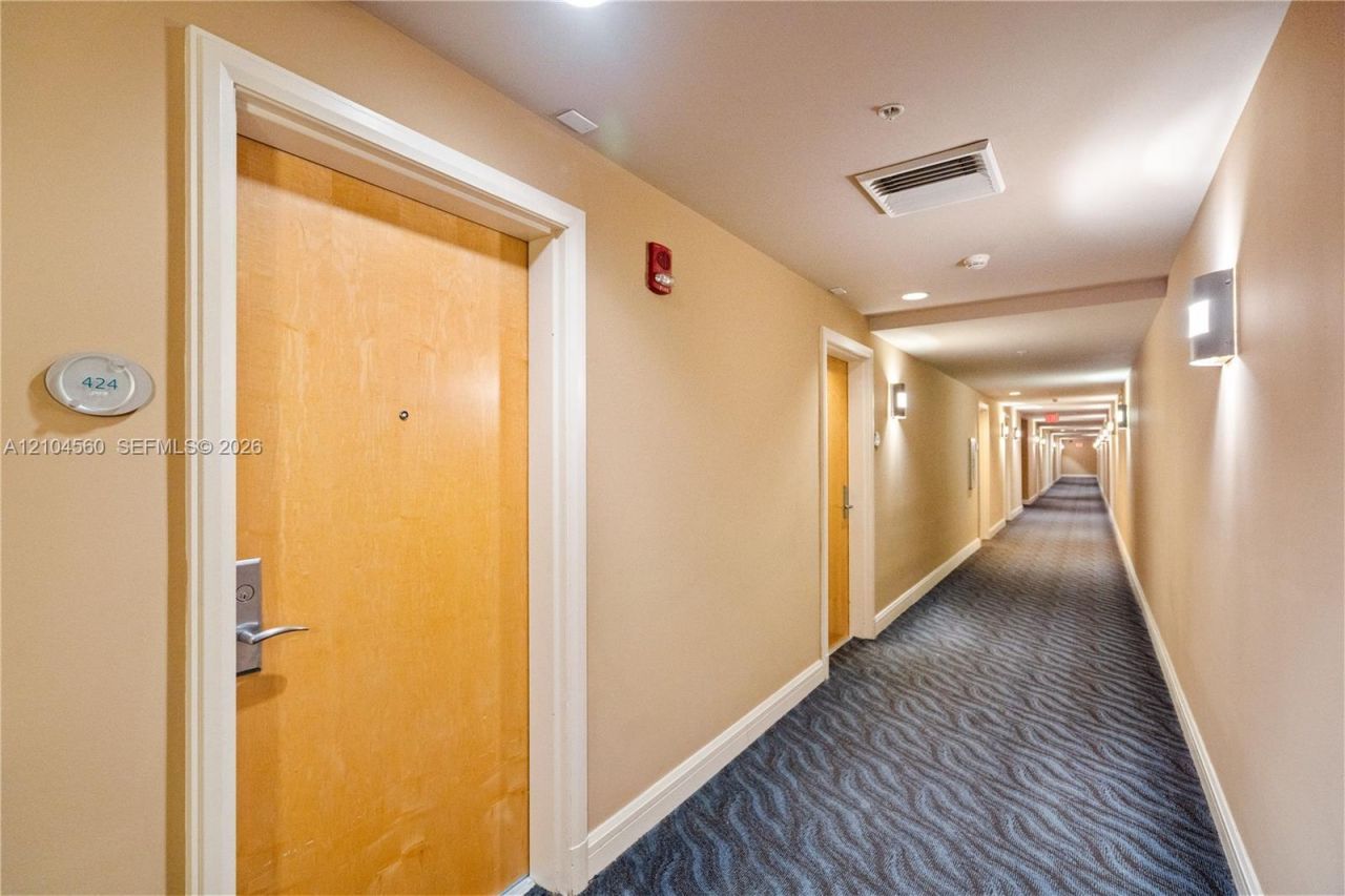 253 NE 2nd St , Unit 424, Miami, FL 33132 Photo