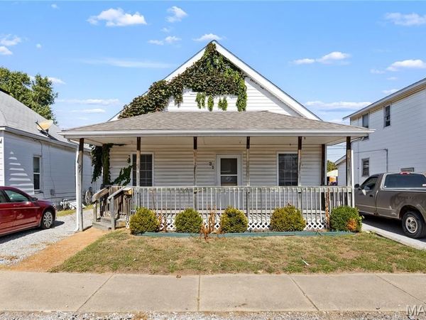21 W Penning Avenue, Wood River, IL 62095