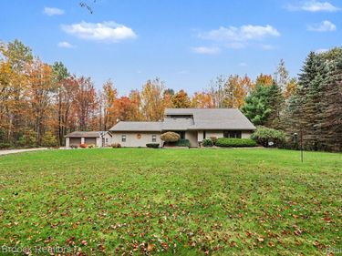 2525 E Deckerville Road, Ellington Township, Mi 48723