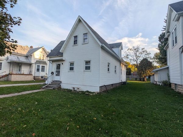 242 E MERRILL Avenue, Fond du Lac, WI 54935