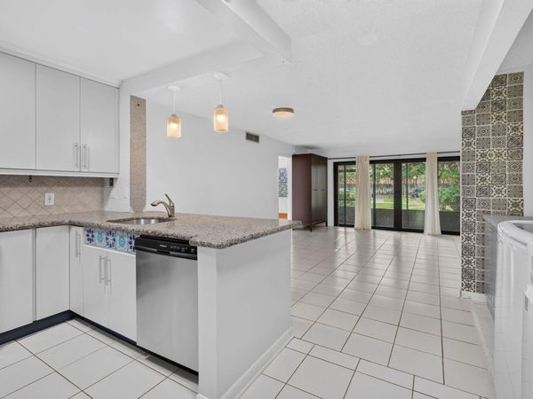 301 N Pine Island Road, Unit 162, Plantation, FL 33324