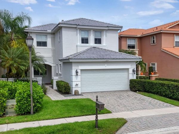 207 ISLE VERDE Way, Palm Beach Gardens, FL 33418