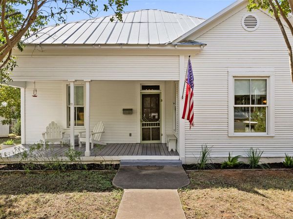 303 W College ST, Fredericksburg, TX 78624