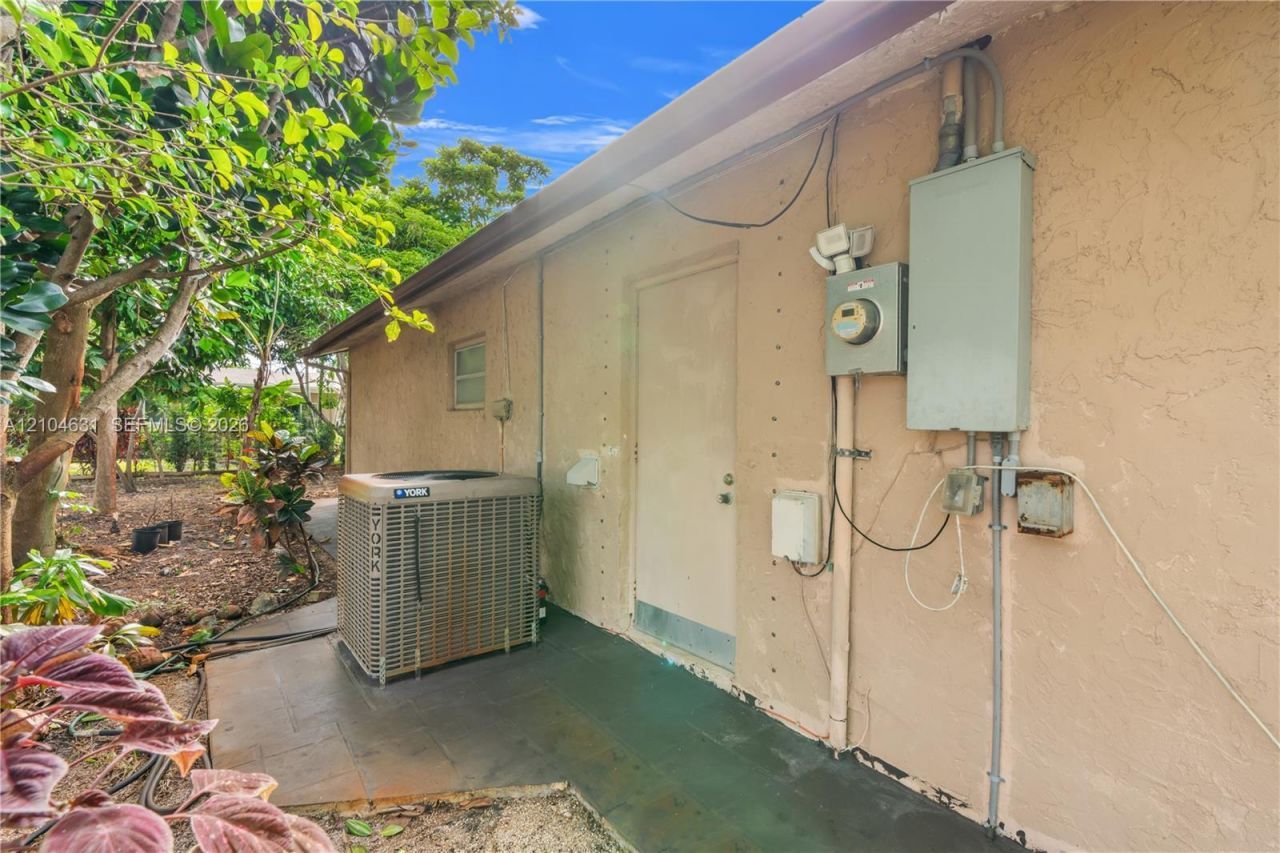 7200 NW 92nd Ter , Tamarac, FL 33321 Photo