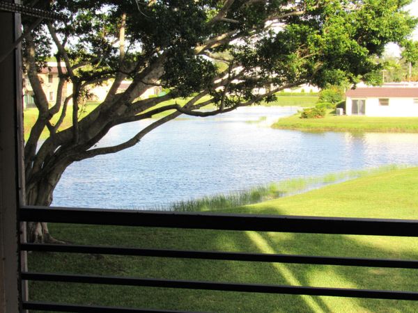 140 LAKE NANCY Lane, Unit 216, West Palm Beach, FL 33411