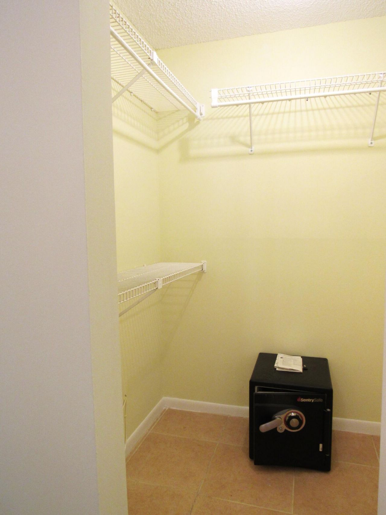 140 Lake Nancy Lane, Unit 216, West Palm Beach, FL 33411 Photo