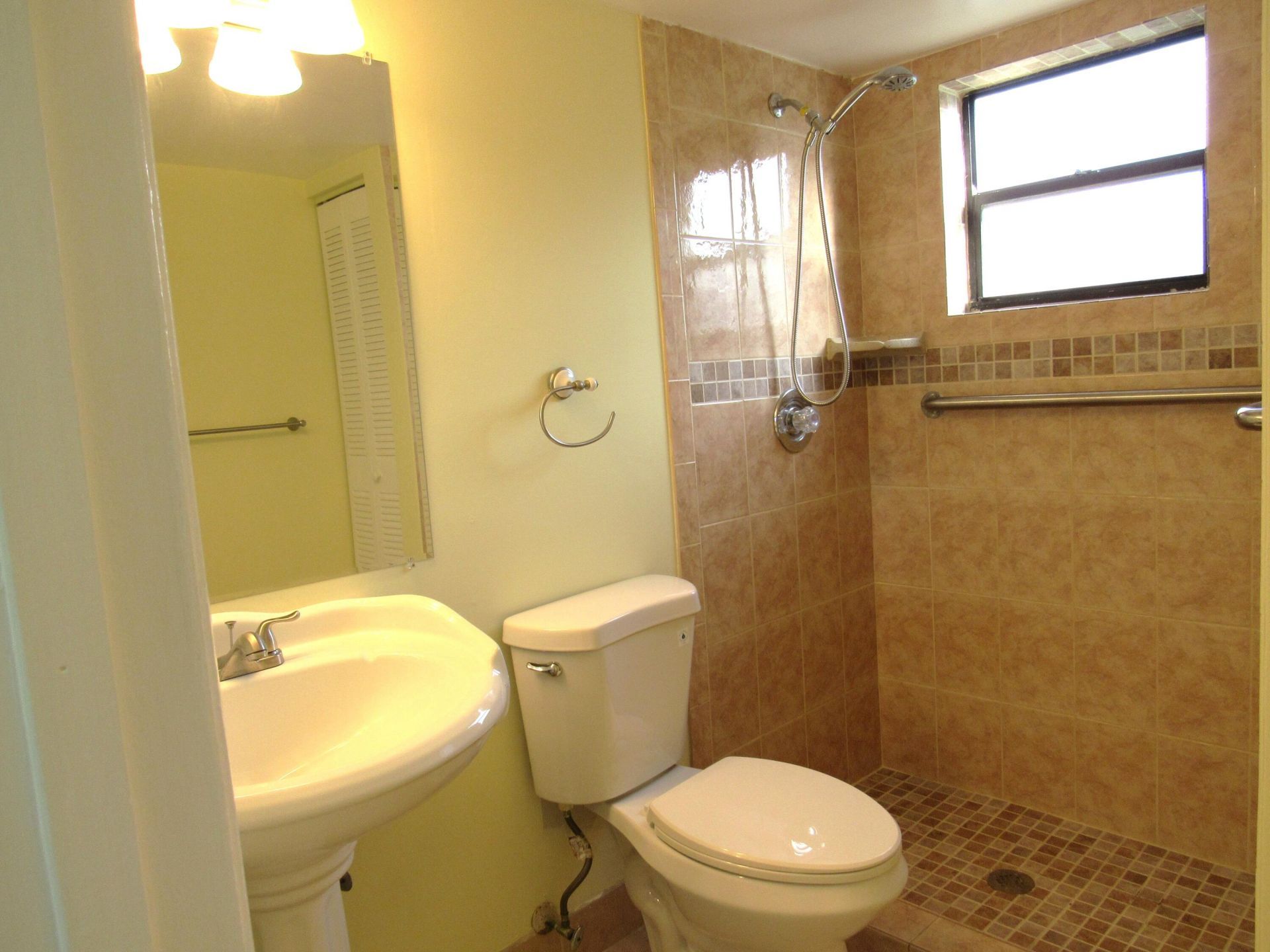 140 Lake Nancy Lane, Unit 216, West Palm Beach, FL 33411 Photo