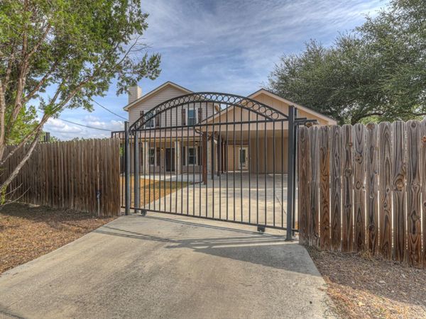1452 Lakeview DR, Canyon Lake, TX 78133