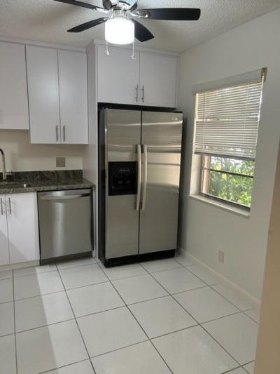 194 Lake Susan Lane, West Palm Beach, FL 33411 Photo