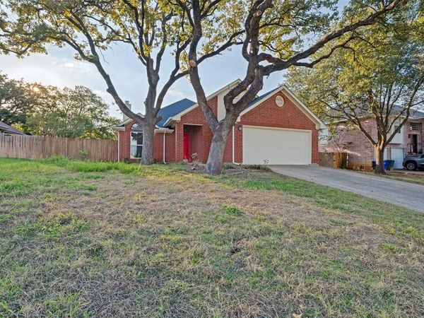 605 Reeves Lane , Kennedale, TX 76060