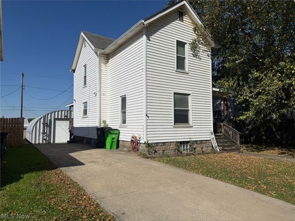 137 N 15th Street , Coshocton, OH 43812