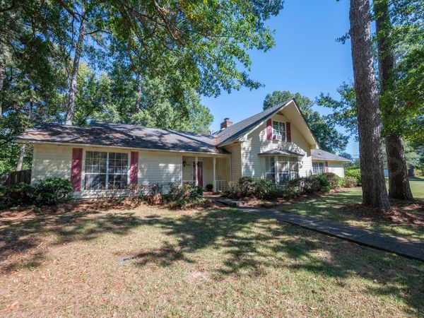200 Honeysuckle Lane, Starkville, MS 39759