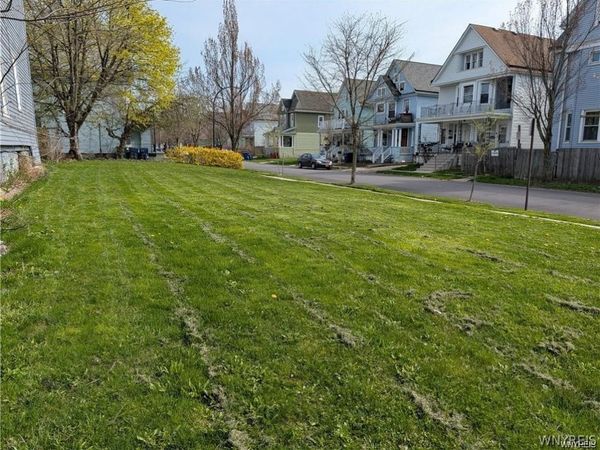393 Hampshire Street , Buffalo, NY 14213