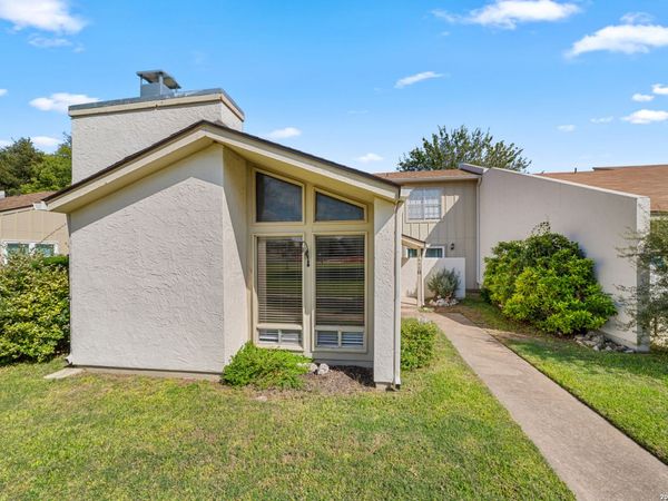 1950-B Leslie Dr., Unit B, Kerrville, TX 78028