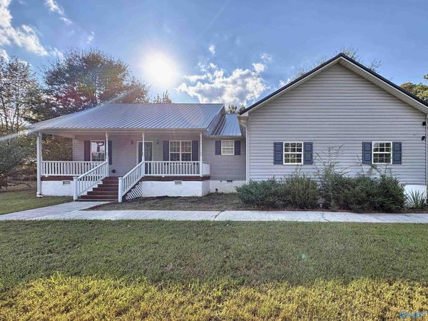 20 Leach Drive, Guntersville, AL 35976